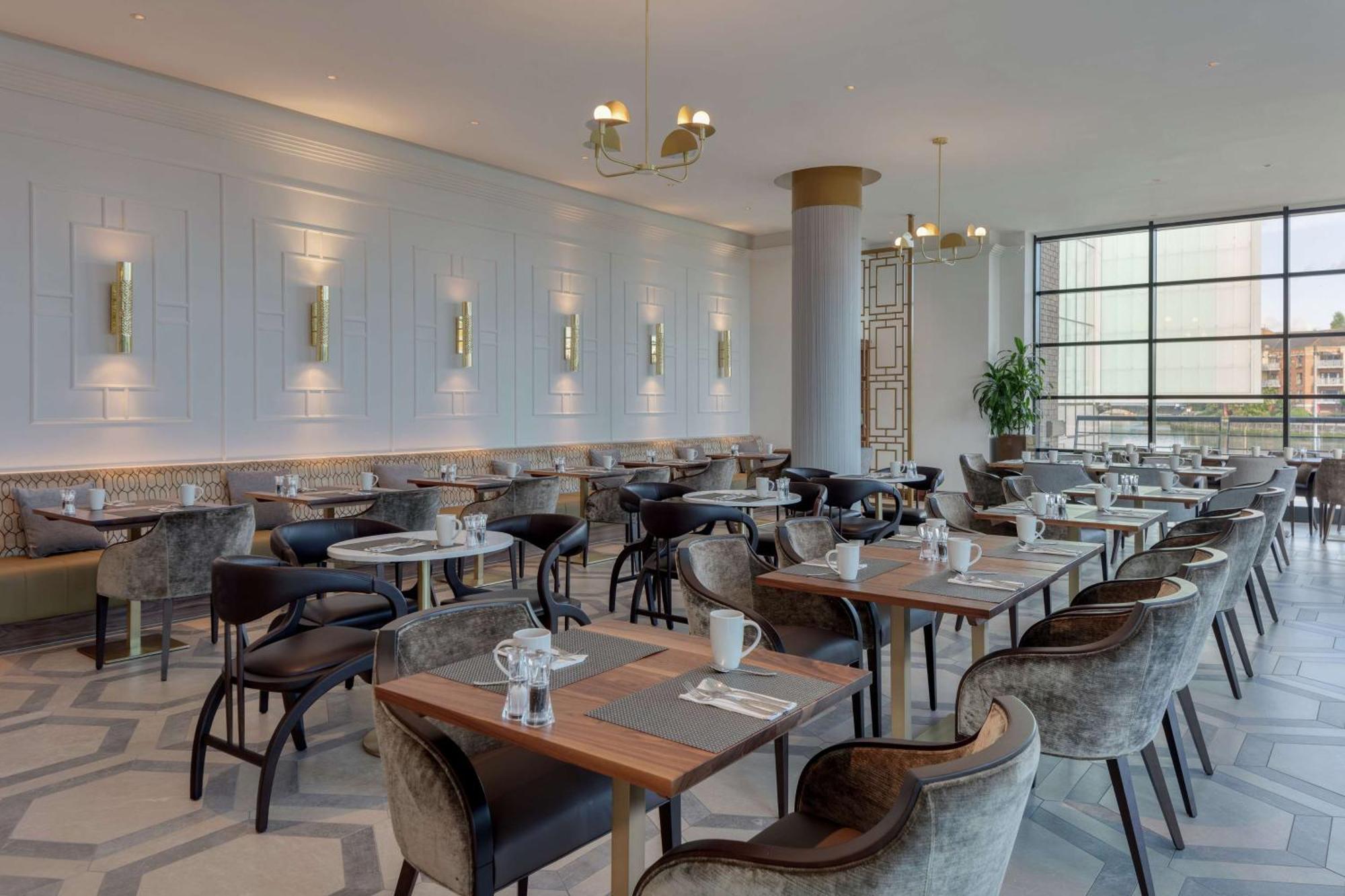 Hilton Belfast Hotel Exterior photo The restaurant