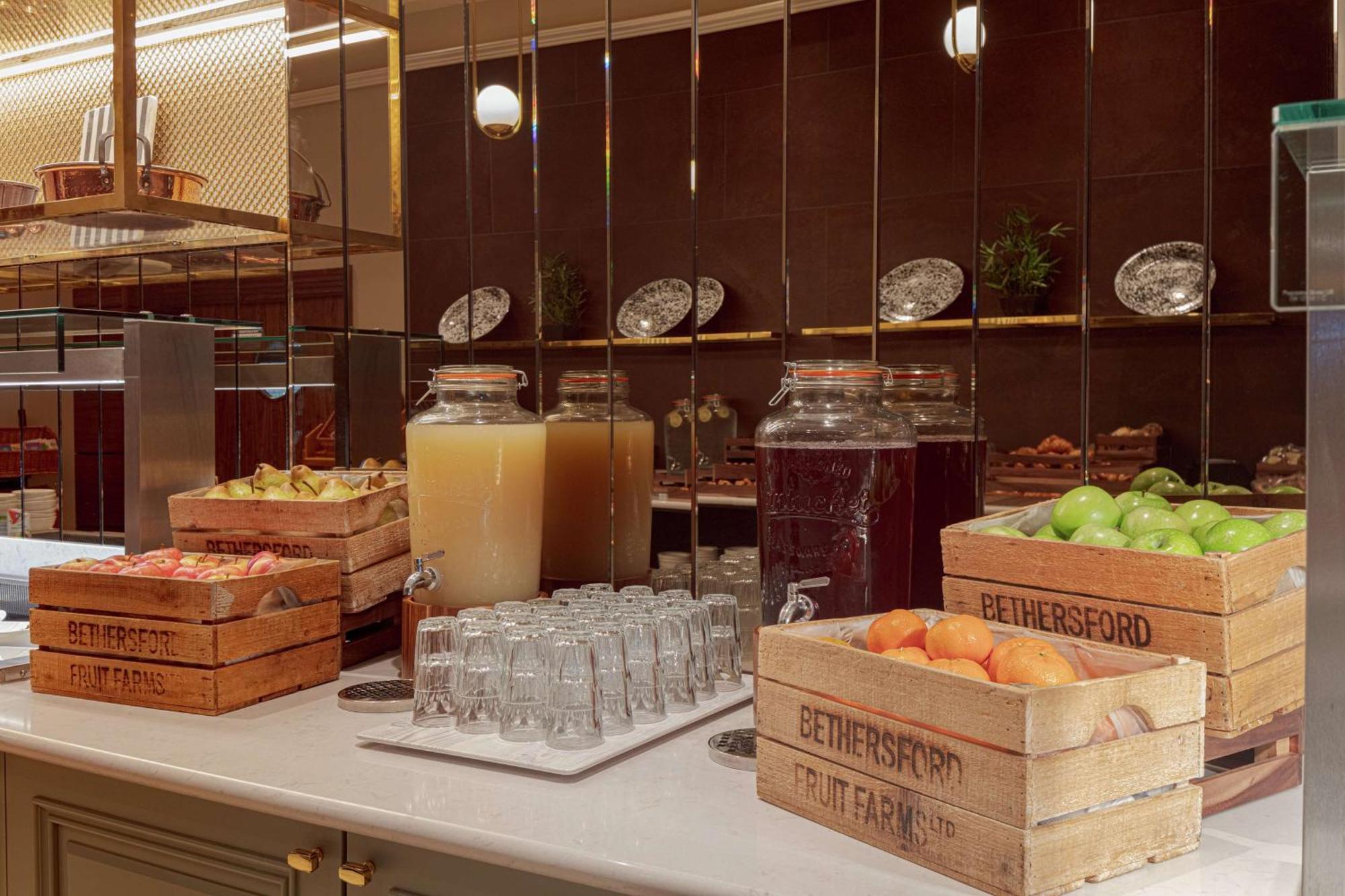 Hilton Belfast Hotel Exterior photo A juice bar