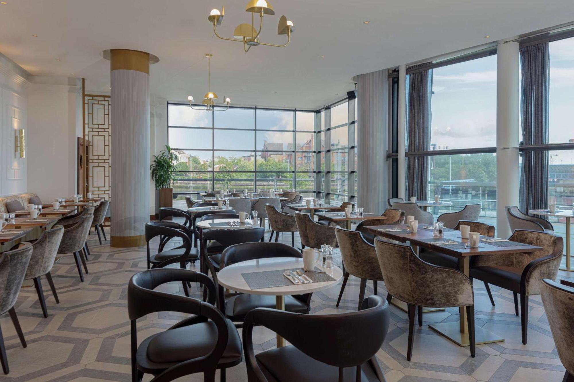 Hilton Belfast Hotel Exterior photo The restaurant